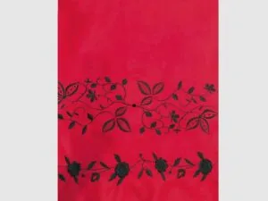 Paño  rojo bordado en negro para refajo. Ref. 11