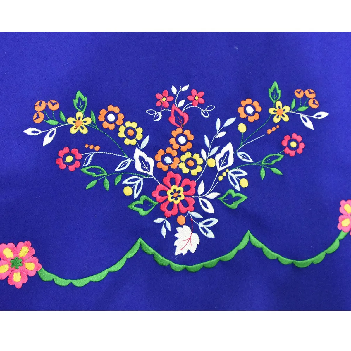 Paño  azul bordado para refajo. Ref. 6