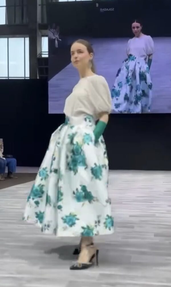 Falda Rosas Azules Mikado