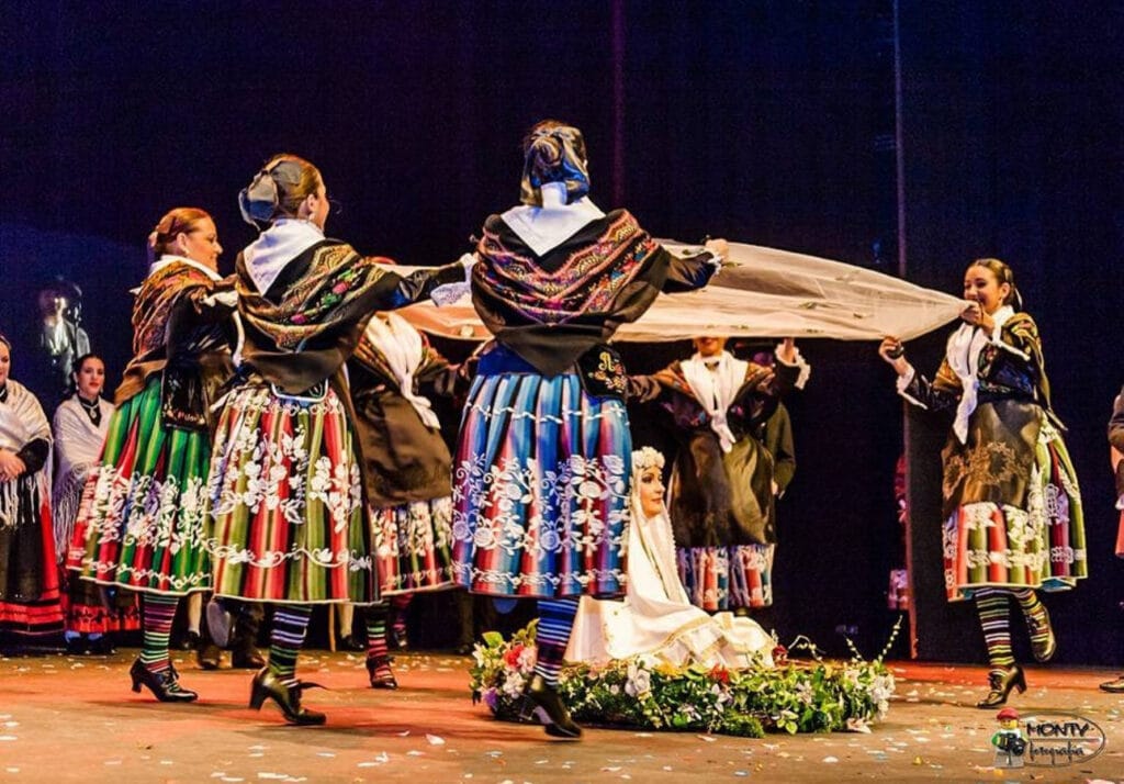 sancha tradicion popular badajoz imagen de traje regional manchego de Ciudad Real Trajes Regionales