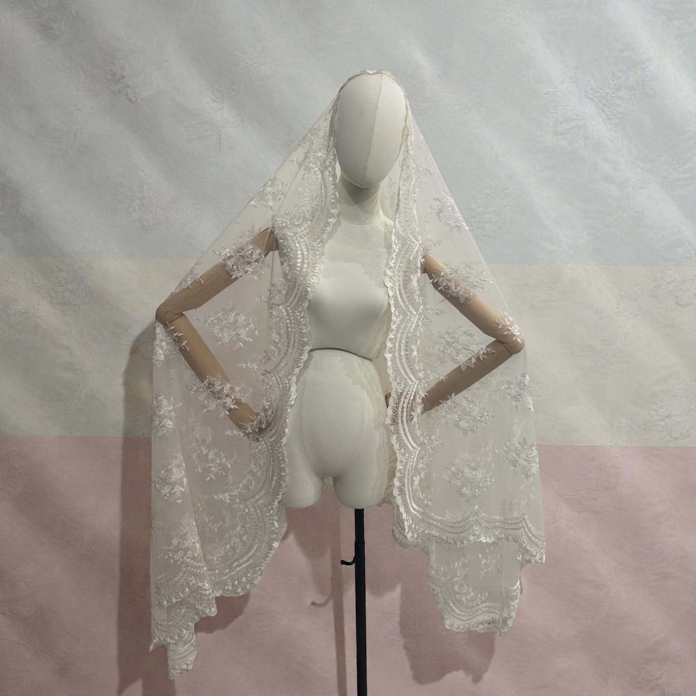 MANTILLA BORDADA ref. Carmen 61.333 Marfil