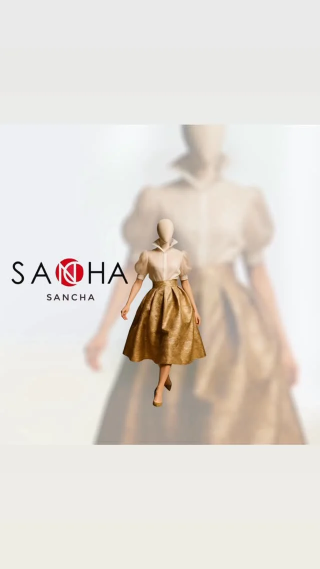 En SANCHA tratamos de unir:
Sostenibilidad, Artesanía, Vanguardia y Compromiso con nuestro entorno más directo , creando sinergias entre empresas de la zona y apoyando otros sectores.
La moda española y la artesanía desempeñan un papel crucial en la economía nacional y en la vitalidad del pequeño comercio. El sector textil y de confección representa una de las industrias creativas más fuertes de España, destacando internacionalmente por su calidad, diseño y tradición. Marcas icónicas y diseñadores consagrados conviven con pequeños talleres y comercios familiares que mantienen vivo el oficio artesanal, generando empleo local y fomentando la identidad cultural.

La artesanía, por su parte, no solo aporta valor estético y patrimonial, sino que también fortalece la economía circular, la sostenibilidad y el turismo cultural. Miles de artesanos textiles, bordadores, zapateros y joyeros producen piezas únicas que reflejan siglos de historia y conocimiento técnico, convirtiéndose en un motor económico para sus regiones.

Además, el pequeño comercio, vinculado muchas veces a la moda y la artesanía local, fomenta la cohesión social y el desarrollo de barrios y pueblos, aportando cercanía, atención personalizada y dinamización de la vida comunitaria. En un mundo globalizado, la moda y la artesanía españolas no son solo lujo o tradición: representan empleo, economía real y el alma creativa del país.
#sanchatradiciónpopular 
#modaextremeña 
#tradicionpopular 
#modaespañola